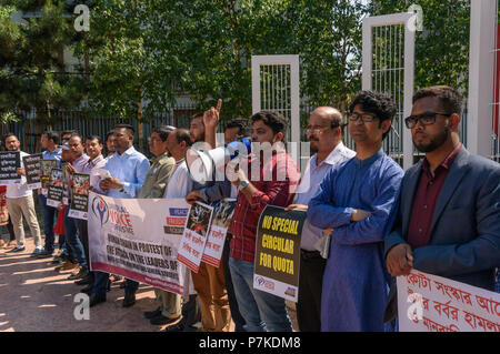 London , REGNO UNITO. 6 lug 2018. Una protesta in Altab Ali Park, Whitechapel dalla voce universale per la giustizia, UK ha deplorato l attentato contro il contingente di movimenti di riforma i leader e gli studenti generale presso l' Università di Dhaka. Le proteste in Bangladesh in aprile aveva invitato il governo a modificare il sistema di assunzione per i posti di governo che significa solo il 44% dei posti sono selezionati sulla base del merito. Credito: Peter Marshall / Alamy Live News Foto Stock