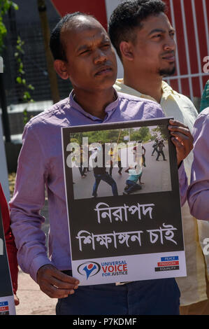 London , REGNO UNITO. 6 lug 2018. Una protesta in Altab Ali Park, Whitechapel dalla voce universale per la giustizia, UK ha deplorato l attentato contro il contingente di movimenti di riforma i leader e gli studenti generale presso l' Università di Dhaka. Le proteste in Bangladesh in aprile aveva invitato il governo a modificare il sistema di assunzione per i posti di governo che significa solo il 44% dei posti sono selezionati sulla base del merito. Credito: Peter Marshall / Alamy Live News Foto Stock