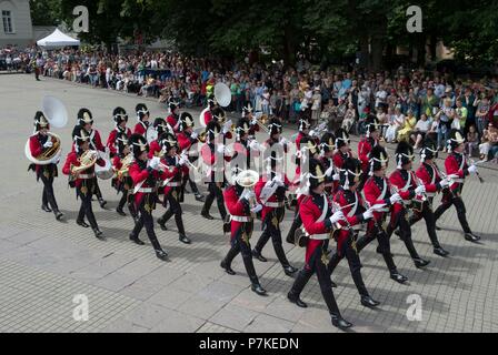 Vilnius, Lituania. 6 Luglio, 2018. Il lituano orchestra militare di partecipare alla Giornata della Canzone processione durante la canzone 2018 Celebrazione di Vilnius, capitale della Lituania, il 6 luglio 2018. Migliaia di cantanti hanno partecipato venerdì eventi finali del tradizionale lituana song festival della canzone celebrazione che questo anno è dedicato a celebrare il centenario del restauro dell indipendenza del paese. Credito: Alfredas Pliadis/Xinhua/Alamy Live News Foto Stock