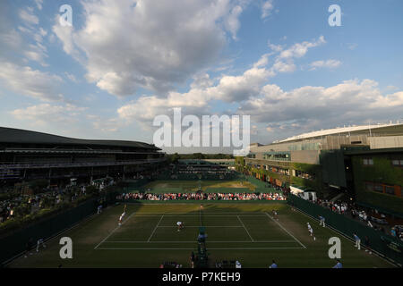 Londra, Regno Unito. 6 luglio 2018. All England Lawn Tennis e Croquet Club di Londra, Inghilterra; Wimbledon Tennis campionati, giorno 5; corti 15 e 16 come il sole tramonta a Wimbledon Credit: Azione Plus immagini di sport/Alamy Live News Foto Stock