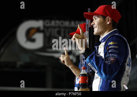 Daytona Beach, Florida, Stati Uniti d'America. 6 Luglio, 2018. Kyle Larson (42) celebra in corsia di vittoria dopo aver vinto la Coca-Cola petardo 250 al Daytona International Speedway di Daytona Beach, Florida. Credito: Chris Owens Asp Inc/ASP/ZUMA filo/Alamy Live News Foto Stock