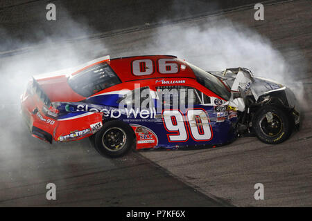 Daytona Beach, Florida, Stati Uniti d'America. 6 Luglio, 2018. Josh Williams (90) è coinvolto in una bandiera di attenzione durante la Coca-Cola petardo 250 al Daytona International Speedway di Daytona Beach, Florida. Credito: Chris Owens Asp Inc/ASP/ZUMA filo/Alamy Live News Foto Stock