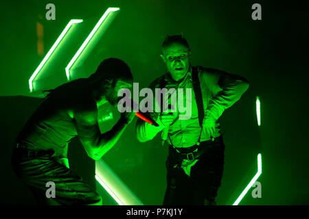 Hradec Kralove, Repubblica Ceca. 05 Luglio, 2018. Cantanti Keith Flint (destra) e Maxim eseguire durante un concerto di musica britannica band The Prodigy entro la roccia per persone music festival di Hradec Kralove, Repubblica Ceca, 5 luglio 2018. Credito: David Tanecek/CTK foto/Alamy Live News Foto Stock