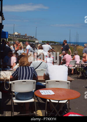 Newcastle Upon Tyne, 7 luglio 2018, UK Meteo. Giorno glorioso per la bocca del Tyne music festival che si tiene nella storica cittadina di Tynemouth, North Tyneside. Credito: James Walsh Alamy/Live News Foto Stock