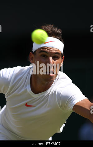 Londra, Regno Unito. 7 Luglio 2018.Il torneo di Wimbledon Tennis campionati, giorno 6; Rafael Nadal (ESP) durante il suo terzo round match contro Alex De Minaur (AUS) Credit: Azione Plus immagini di sport/Alamy Live News Credit: Azione Plus immagini di sport/Alamy Live News Credit: Azione Plus immagini di sport/Alamy Live News Foto Stock