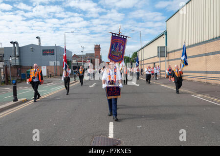 Glasgow, Scotland, Regno Unito. 7 Luglio, 2018. Dimostranti di prendere parte all'annuale Orange a piedi attraverso le strade della città per segnare la vittoria del principe Guglielmo d Orange sul re Giacomo II presso il Centro Visitatori della Battaglia del Boyne nel 1690. Credito: Berretto Alamy/Live News Foto Stock