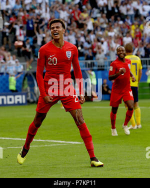 Samara, Russia. 7 Luglio, 2018. Il dele Alli (anteriore) dell'Inghilterra celebra rigature durante il 2018 FIFA World Cup quarti di finale di partita tra Svezia e Inghilterra a Samara, Russia, Luglio 7, 2018. Credito: Lu Jinbo/Xinhua/Alamy Live News Foto Stock