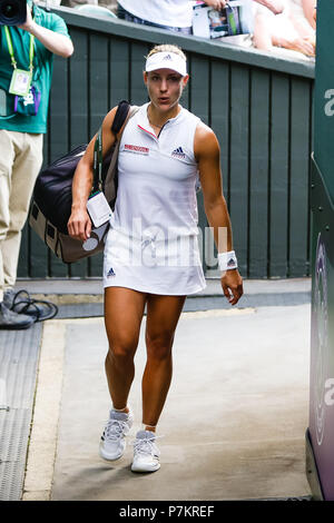 Londra, UK, 7 Luglio 2018: Angelique Kerber dalla Germania libri il suo quarto round spot al giorno 6 alla Wimbledon Tennis Championships 2018 All England Lawn Tennis e Croquet Club di Londra. Credito: Frank Molter/Alamy Live news Foto Stock