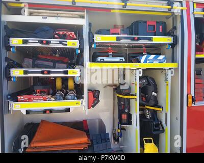 Bicester Fire Station Open Day, Bicester, Oxfordshire, Regno Unito - 07.07.2018 - Come ottenere la comunità coinvolta con display da vigili del fuoco. Divertimento per la famiglia in un bel giorno d'estate. Credito: Michelle ponti/Alamy Live News Foto Stock