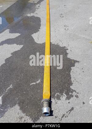 Bicester Fire Station Open Day, Bicester, Oxfordshire, Regno Unito - 07.07.2018 - Come ottenere la comunità coinvolta con display da vigili del fuoco. Divertimento per la famiglia in un bel giorno d'estate. Credito: Michelle ponti/Alamy Live News Foto Stock