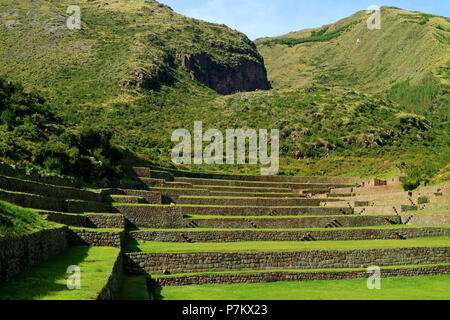 Tipon, splendide rovine Inca di terrazzamenti agricoli situato nella Valle Sacra, regione di Cusco, Perù Foto Stock