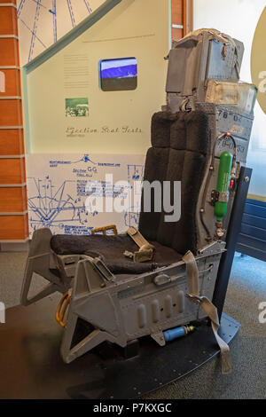 Gli accordi di Dayton, Ohio - un sedile di espulsione in Paracadute Museo a Dayton Aviation Heritage National Historical Park. Il parco include sei siti correlati Foto Stock