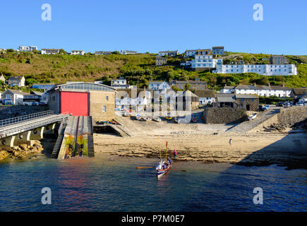 Scialuppa di salvataggio della stazione, Royal National scialuppa di salvataggio Istituzione, RNLI, Sennen Cove, Sennen, Cornwall, Regno Unito Foto Stock