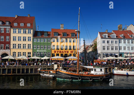 Touristic distric nyhavn in capitale della Danimarca Copenhagen Foto Stock