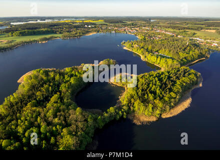 Il lago di Cracovia con isole e vista di Cracovia sono vedere, Meclemburgo Lake Plateau, Meclemburgo-Pomerania Occidentale, Germania Foto Stock