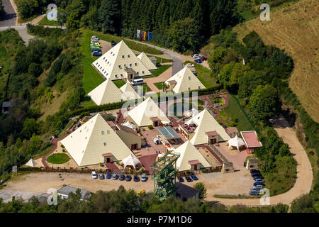 Foto aerea, Galileo-Park Sauerland-Pyramiden, Lennestadt, Sauerland, Nord Reno-Westfalia, Germania Foto Stock