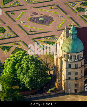 I giardini del castello di Güstrow Castello con cuore barocco, Güstrow, Meclemburgo Lake Plateau, Meclemburgo-Pomerania Occidentale, Germania Foto Stock