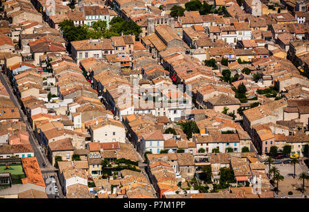 Città medievale con una città quadrangolare parete sud della Francia, Midi, Aigues-Mortes, Gard reparto, regione Occitanie, Francia Foto Stock