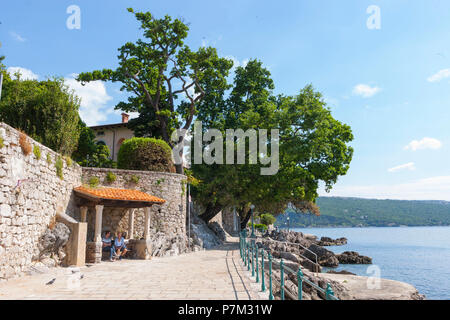 Croazia, Istria, Quarnero, Opatija, città termale, di fronte al mare Lungomare, turisti, Foto Stock