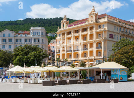 Croazia, Istria, Quarnero, Opatija, città termale, Spiaggia di Slatina, Hotel, Foto Stock