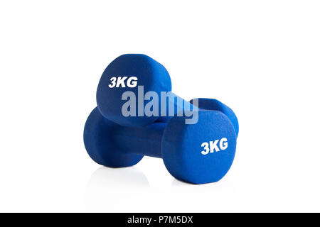 3kg coppia di manubri blu isolato su uno sfondo bianco. Foto Stock