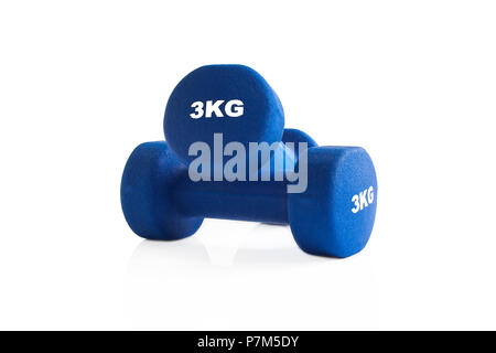 Blue 3kg manubri per un allenamento fitness isolato su uno sfondo bianco Foto Stock