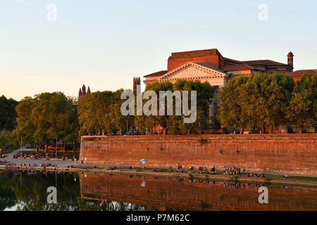 Francia, Haute Garonne, Toulouse, Garonne banche, Quai de la Daurade e la Cattedrale di Notre Dame de la Daurade basilica Foto Stock