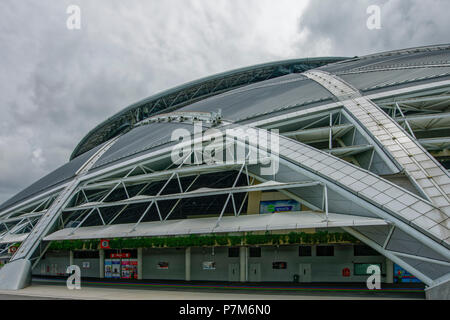 Singapore - Luglio 3, 2018: National Stadium esterno. Lo Stadio Nazionale è un multi-purpose Stadium si trova in Kallang, Singapore. Ha aperto la sua doo Foto Stock