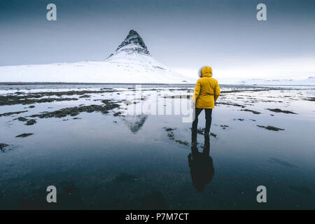 Montaggio Kirkjufell, Vesturland, Penisola Snaefellsness, Islanda Foto Stock