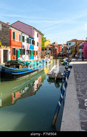 Vista del villaggio di Burano, quartiere di Venezia, Veneto, Italia Foto Stock