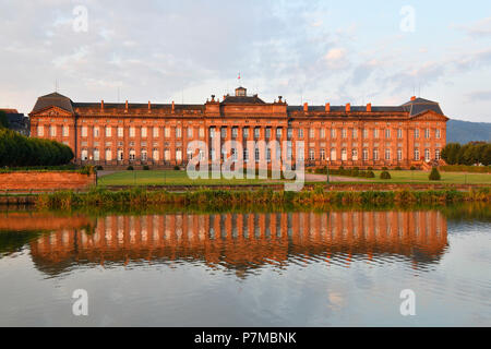 Francia, Bas Rhin, Saverne, il castello di Rohan e il canale dal fiume Marne al fiume Reno Foto Stock