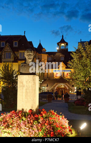 Francia, Calvados, Pays d'Auge, Deauville, Boulevard Eugene Cornuche, Hotel Normandy Barriere, un hotel di lusso di Lucien Barrière gruppo costruito nel 1912 Foto Stock