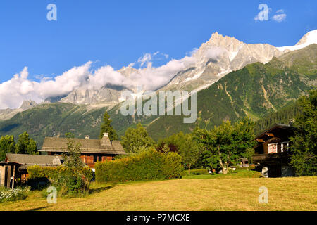 Francia, Haute Savoie, Chamonix Mont Blanc e Aiguille du Midi (3848m) Foto Stock