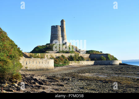 Francia, Manche, Cotentin, Saint Vaast La Hougue, La Hougue fortezza costruita da Vauban, classificato come patrimonio mondiale dall UNESCO, Vauban tower Foto Stock