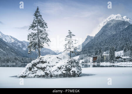 Lago Hintersee in inverno, Hintersee, Berchtesgaden, Baviera, Germania Foto Stock