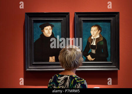 Germania Berlino, quartiere Berlin-Mitte, Unter den Linden, Museo Storico Tedesco (Deutsches Historisches Museum, DHM), creato a Berlino Ovest nel 1987 in un ex arsenale di Prussia a partire dall'inizio del XVIII secolo, Martin Lutero e sua moglie, Katharina von Bora, Lucas Cranach dipinti nel 1529 Foto Stock