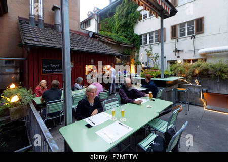 La Svizzera, il Cantone di Basilea Città e Basilea, piccolo quartiere di Basilea sulla riva destra del fiume Reno, Fischerstube ristorante birreria Foto Stock