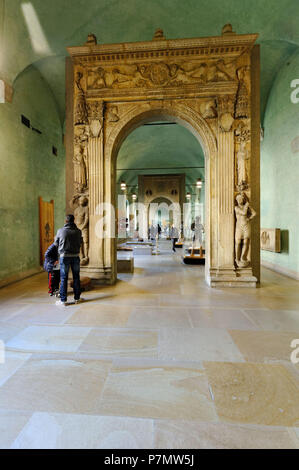 L'Italia, Lombardia, Milano Castello Sforzesco, il Museo di Arte Antica, Portale del Banco Mediceo Foto Stock