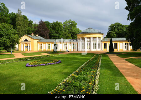 Repubblica ceca, Boemia occidentale, Marianske Lazne (Marienbad), città termale, il Ferdinando della fonte, classica pavilion nel parco Foto Stock