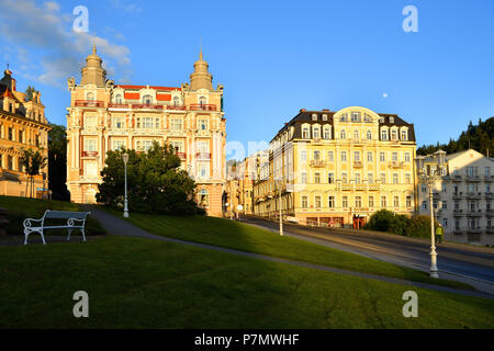 Repubblica ceca, Boemia occidentale, Marianske Lazne (Marienbad), città termale, Alberghi Piazza Goethe, Danubius Health Spa Resort sulla sinistra, Hvezda-Skalník spa Foto Stock