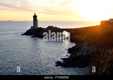 Francia, Finisterre, Iroise Mare, Goulet de Brest, Plouzane, Pointe du Petit Minou, Petit Minou faro Foto Stock