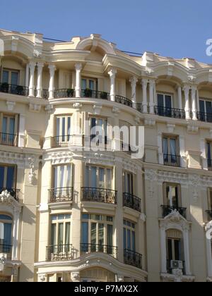 PARTE SUPERIOR DE LAS ANTIGUAS VIVIENDAS Y OFICINAS PARA DON GESÙ MURGA SITUADAS EN LA CALLE GRAN VIA Nº 26 - 1916. Autore: ARANDA SANCHEZ PABLO / MARTINEZ-ZAPATA JULIO. Location: Edificio DE Viviendas en la red DE SAN LUIS, Spagna. Foto Stock