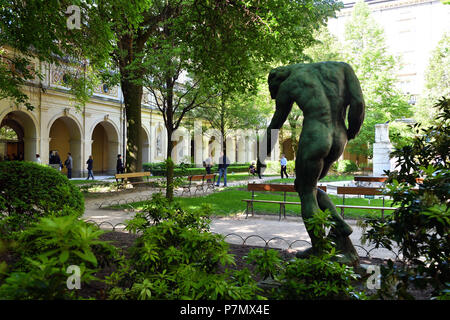 Francia, Rhone, Lione, storico sito elencato come patrimonio mondiale dall' UNESCO, Palais Saint Pierre, il Musee des Beaux Arts (Fine Art Museum), il giardino, l'ombra o Adam di Auguste Rodin Foto Stock