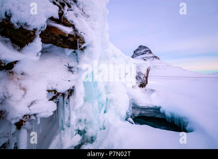 Montaggio Kirkjufell, Vesturland, Penisola Snaefellsness, Islanda Foto Stock