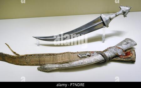 Coltello. Lama. Inghilterra, seconda metà del XIX C. Impugnatura, scabbard, montaggio: Penisola Arabica. Fine del XIX C. Lo Stato Museo Hermitage. San Pietroburgo. La Russia. Foto Stock