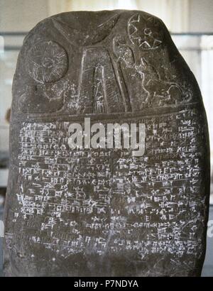 Mesopotamia. Stele, origine babilonese. Rappresentazione del sole, la luna e acqua con scrittura cuneiforme nella parte inferiore, 3000 BC. Dettaglio. Museo archeologico di Iran. Theran, Repubblica Islamica di Iran. Foto Stock