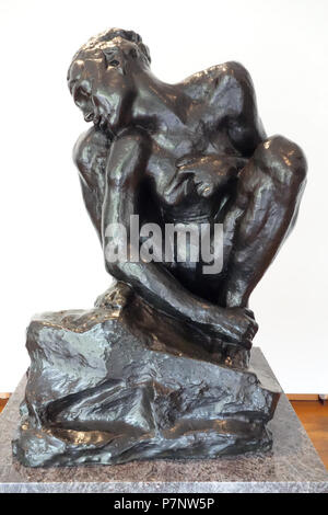 N/A. N/A 370 La donna accovacciata da Auguste Rodin, c. 1882, ingrandita c. 1906-1908, bronzo - Museo Nazionale di Arte Occidentale di Tokyo - DSC08400 Foto Stock