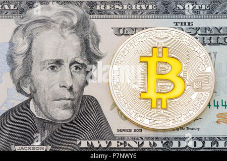 Golden cruptocurrency giallo "bitcoin su venti dollar banconota Foto Stock