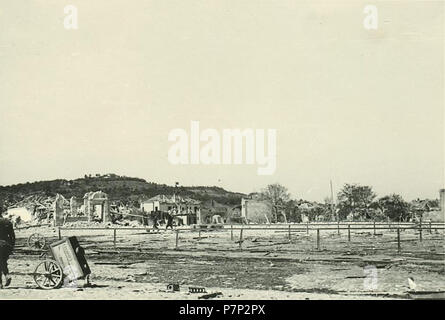 Српски / Srpski: Fotografije Smedereva neposredno pre ho nakon katastrofalne eksplozije juna 1941. u kojoj je poginulo morsa hiljada ljudi u jednom danu . 1941 143 Eksplozija u Smederevu 1941 07 Foto Stock