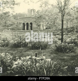 Српски / Srpski: Fotografije Smedereva neposredno pre ho nakon katastrofalne eksplozije juna 1941. u kojoj je poginulo više hiljada ljudi u jednom danu - Masovne grobnice poginulih gradjana Smedereva. Nikada nije precizno utvrdjeno koliko je ljudi stradalo tog dana. 1941 143 Eksplozija u Smederevu 1941 15 Foto Stock